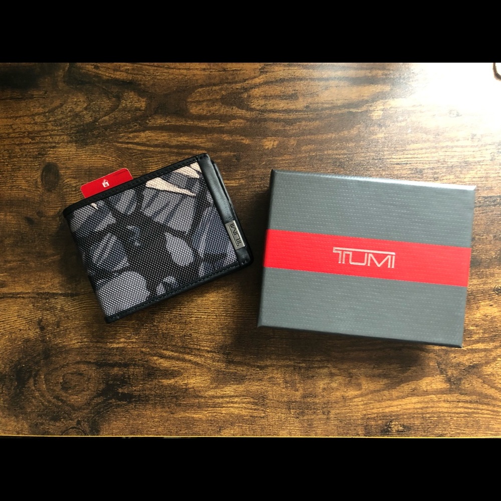 Tumi Alpha Camo Double Billfold Wallet NWT